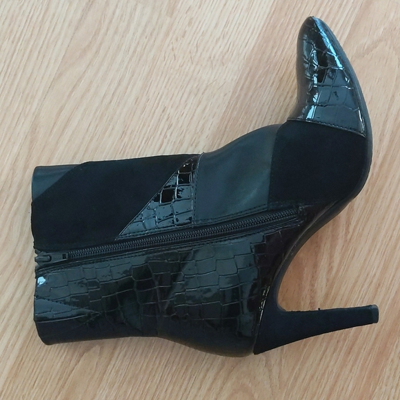 Rialto Casilda Mixed Textured Stiletto Booties 8M Black - Picture 7 of 16